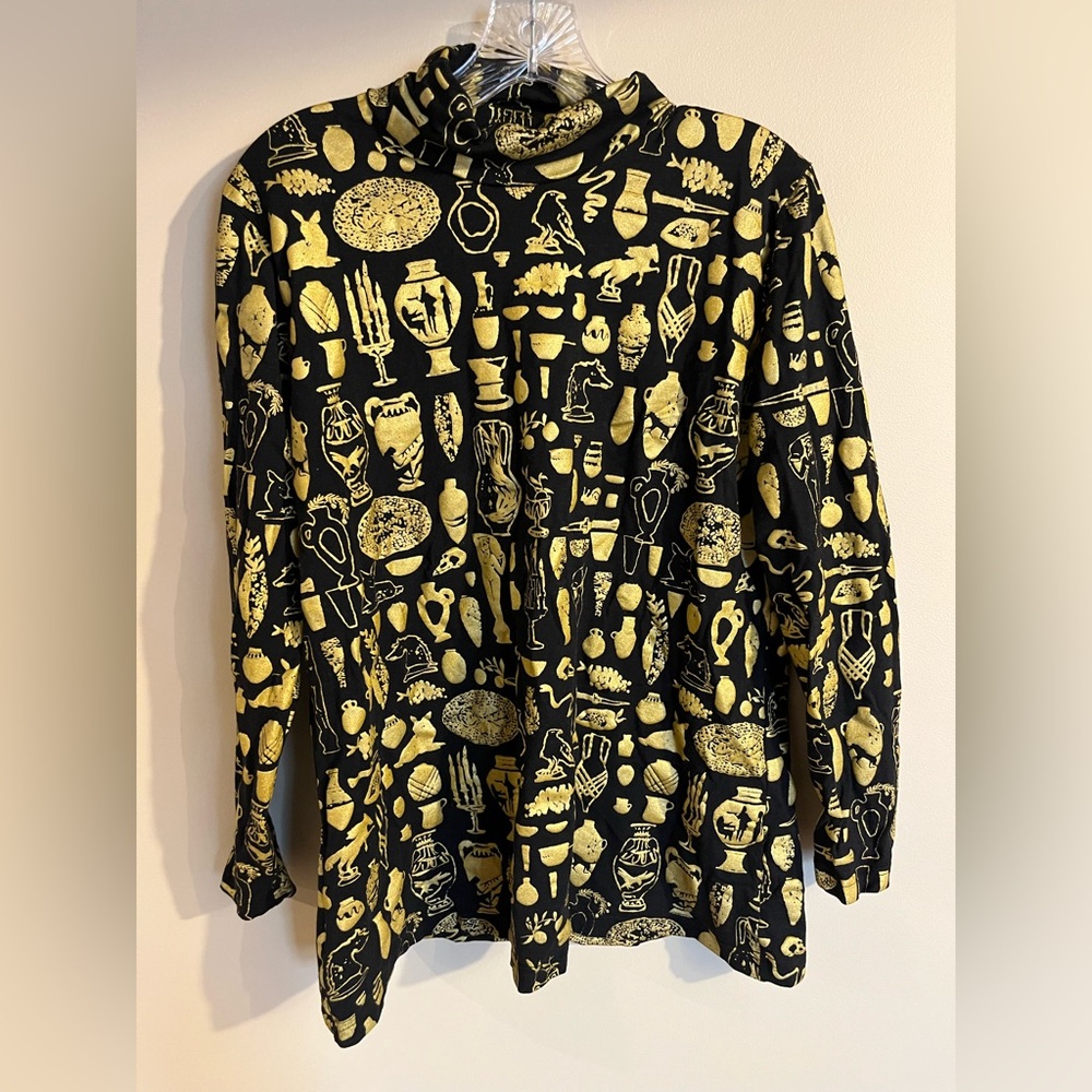 Gold on Black Curio Turtleneck in 1X